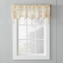 Saturday Knight, Ltd. Fleetwood Valance